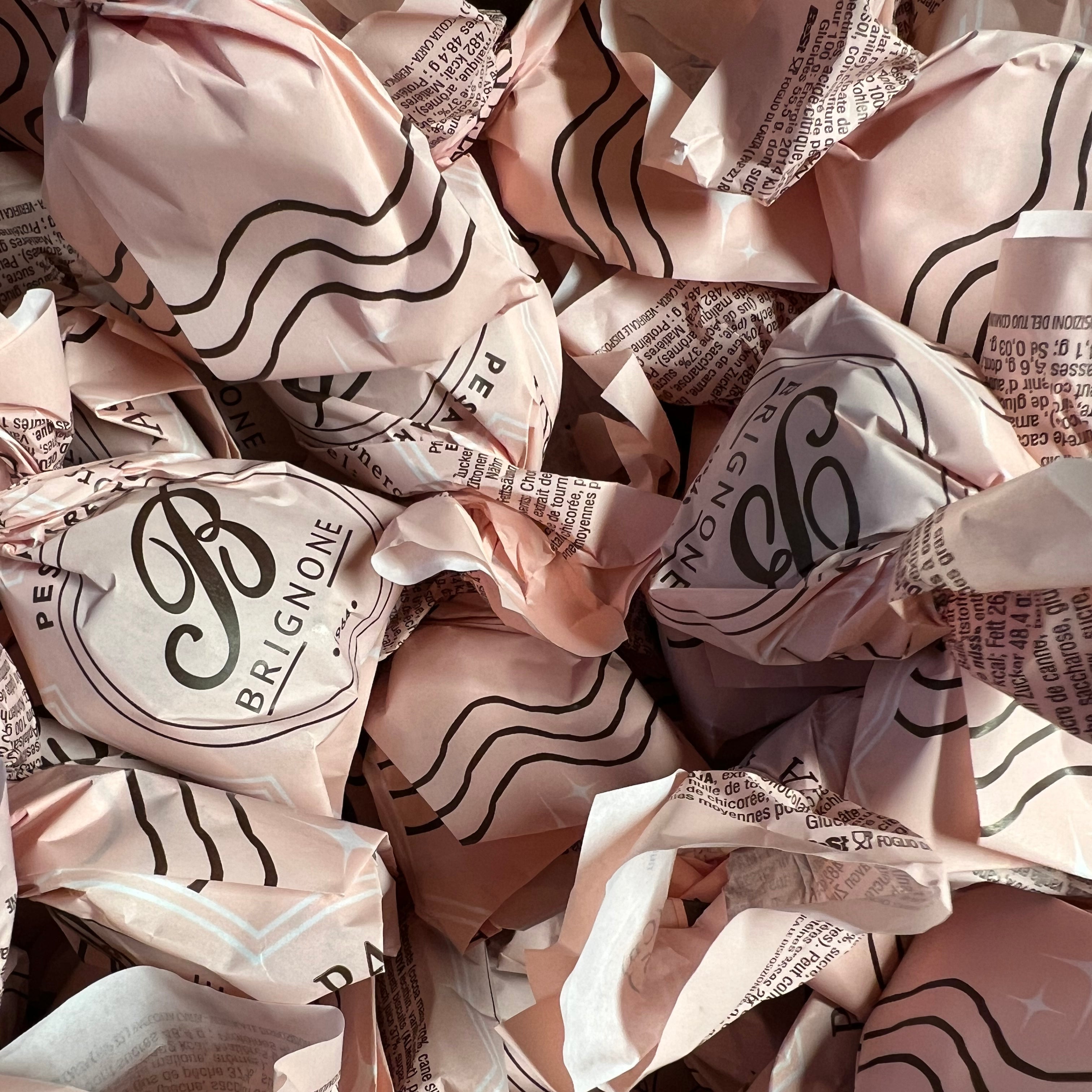 Praline PescAmaretto - Cioccolatini artigianali al gusto di Pesche Ripiene